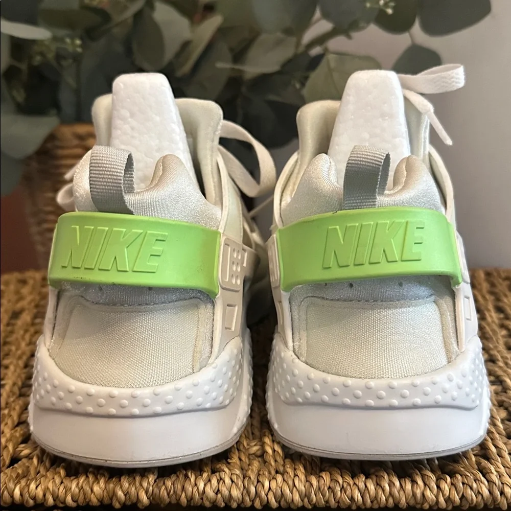 Nike Youth Hurache Run 2.0 GS Sea Glass Lime Blast 6.5Y caged heel Sneakers